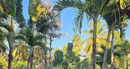 4 Bdrm/3 bath Villa AC/Wi-Fi/Cable/
Gazebo/BBQ/up to 15 ppl