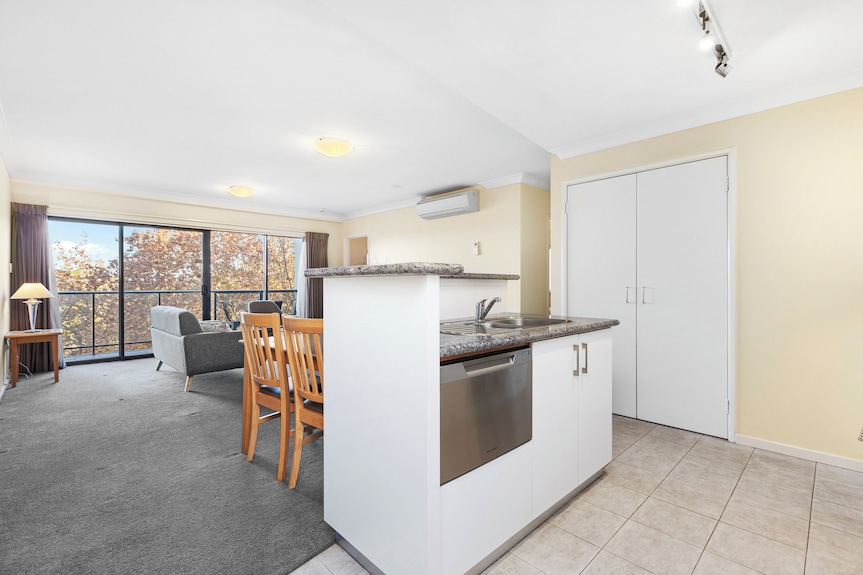 Perth Family Getaway| Pool & Parking - Perth City Station