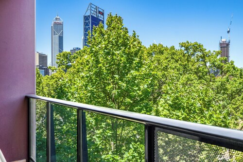 Perth Family Getaway| Pool & Parking