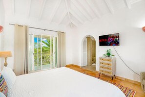 5 bedrooms, desk, iron/ironing board, WiFi - Villa Madras Summary: (NA)