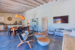 TV, offices - Coco's Beach House Su (Simpson Bay)