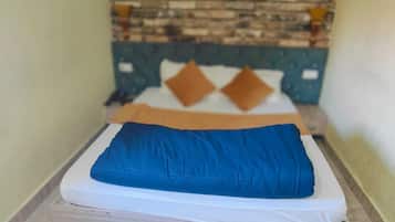 Standard Room, Garden View | 1 bedroom, in-room safe, desk, laptop workspace