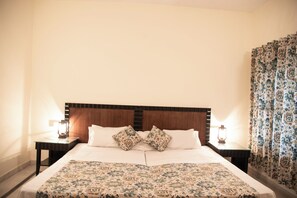 Standard Double Room | Free WiFi, bed sheets