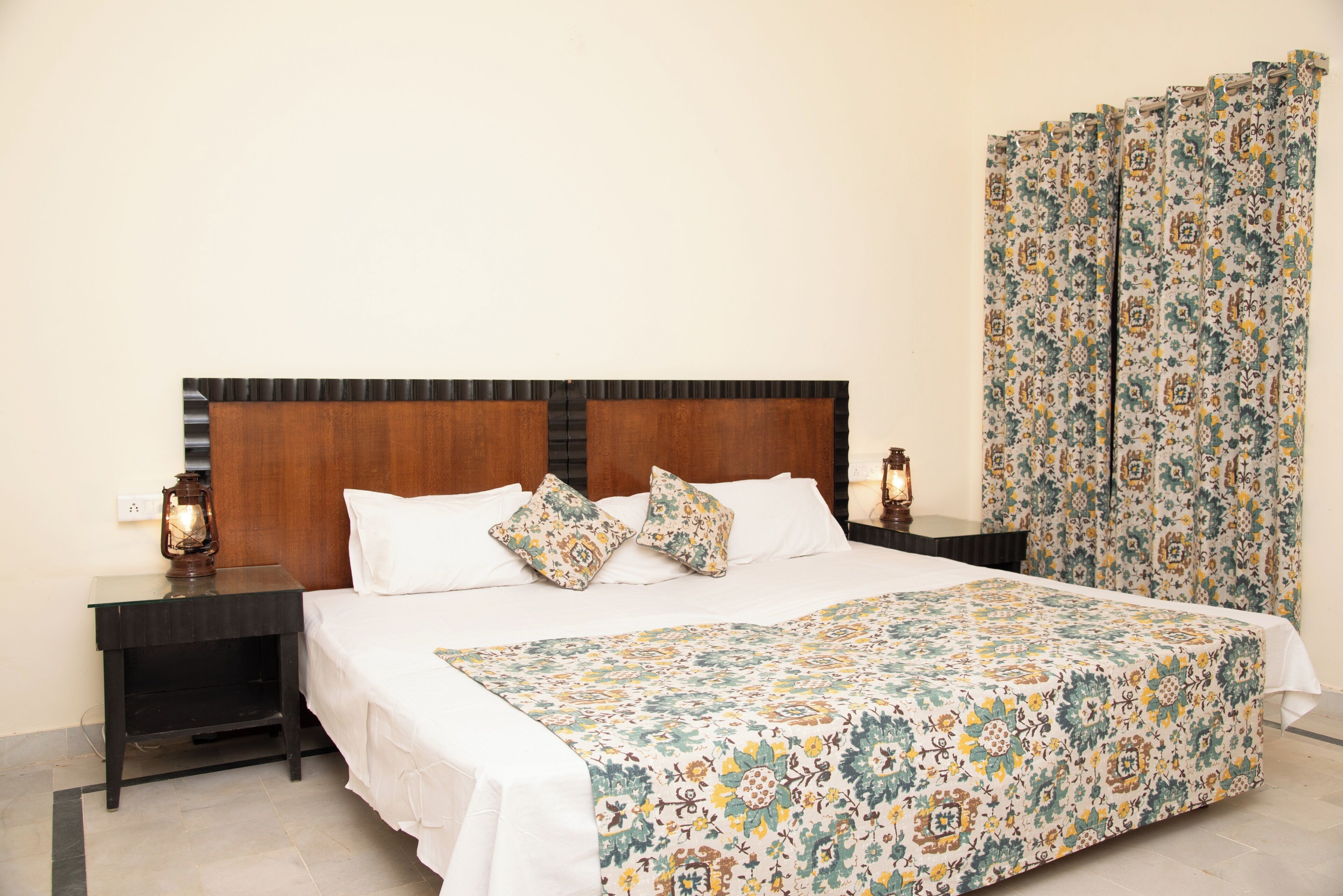 Standard Double Room | Free WiFi, bed sheets