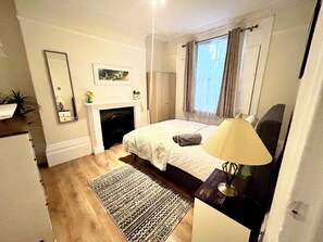 2 soverom, strykejern/-brett, reiseseng for barn og wi-fi