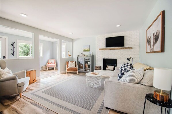 スマートテレビ、書庫、書斎 / ワークスペース