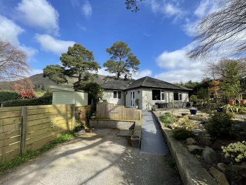 Pinecroft - sleeps 5 guests  in 3 bedrooms