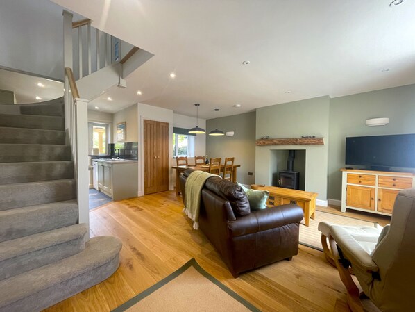 Smart TV, offices - Glen Cottage - sleeps 4 guests  in 2 bedrooms (Braithwaite)