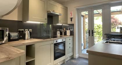 Glen Cottage - sleeps 4 guests in 2 bedrooms