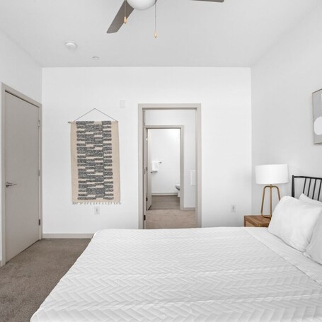 Cozysuites 2BD Bottleworks Indianapolis 2 - Image 6
