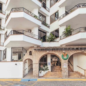 Apartment - Ocean View 2Br Condo-balcony-beach-pool - 606 (Puerto Vallarta)