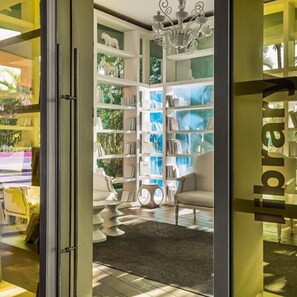 Apartment - Oceanview 3BR Apt With Beach Access - Pool - Gym (Puerto Vallarta)