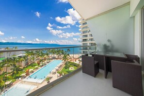 Room - Oceanview 3BR Apt With Beach Access - Pool - Gym (Puerto Vallarta)