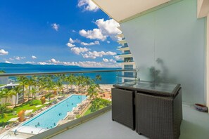 3 bedrooms, Internet - Oceanview 3BR Apt With Beach Access - Pool - Gym (Puerto Vallarta)