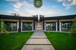 2 bedrooms, Internet - Luxury 2BR Apt - Ocean View - Golf - Pool - Beach (Cabo San Lucas)