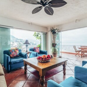 3 bedrooms, Internet - Ocean View 3Br Condo-balcony-beach-pool - 812 (Puerto Vallarta)