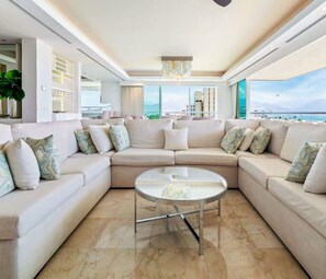 Apartment - Luxury Oceanfront 4BR Condo - Pool - Ocean View (Puerto Vallarta)