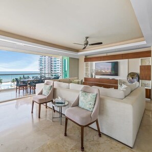 Apartment - Luxury Oceanfront 4BR Condo - Pool - Ocean View (Puerto Vallarta)