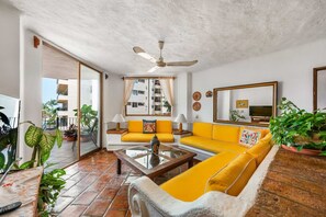 2 bedrooms, Internet - Ocean View 2Br Condo-balcony-beach-pool - 305 (Puerto Vallarta)