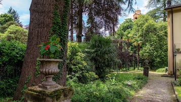 Apartamento, vistas a la piscina | 2 dormitorios, ropa de cama de alta calidad, edredones de plumas