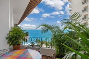 Apartment - Ocean View 2Br Condo-balcony-beach-pool - 902 (Puerto Vallarta)
