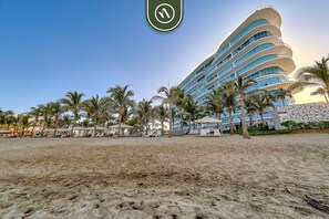 Apartment - Oceanfront 2BR Condo - Pool - Cevicheria - Beach (Nuevo Nayarit)