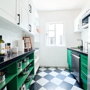 2 bedrooms, Internet - Art Deco Style Condo 2min Walk to Lincoln Park (Mexico City)