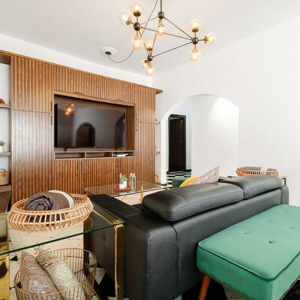 2 bedrooms, Internet - Art Deco Style Condo 2min Walk to Lincoln Park (Mexico City)