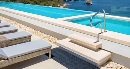 Luxury 2BR Condo - Private Beach - Beach Club