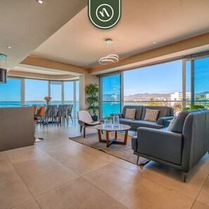 4 عدّة غرف نوم وخدمة الإنترنت