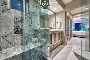 Apartemen | 3 kamar tidur dan internet