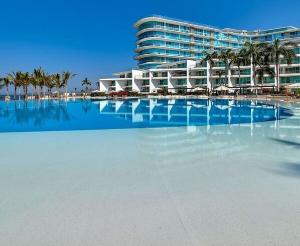 2 bedrooms, Internet - Oceanfront 2BR Condo -private Balcony - Beach (Nuevo Nayarit)