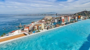 2 bedrooms, high-speed internet - Oceanview 2 BR Condo - Luxury - Rooftop Pool (Puerto Vallarta)