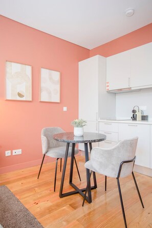 House | Internet - Liiiving Historic Cl Rigos Studio - 1B (Porto)