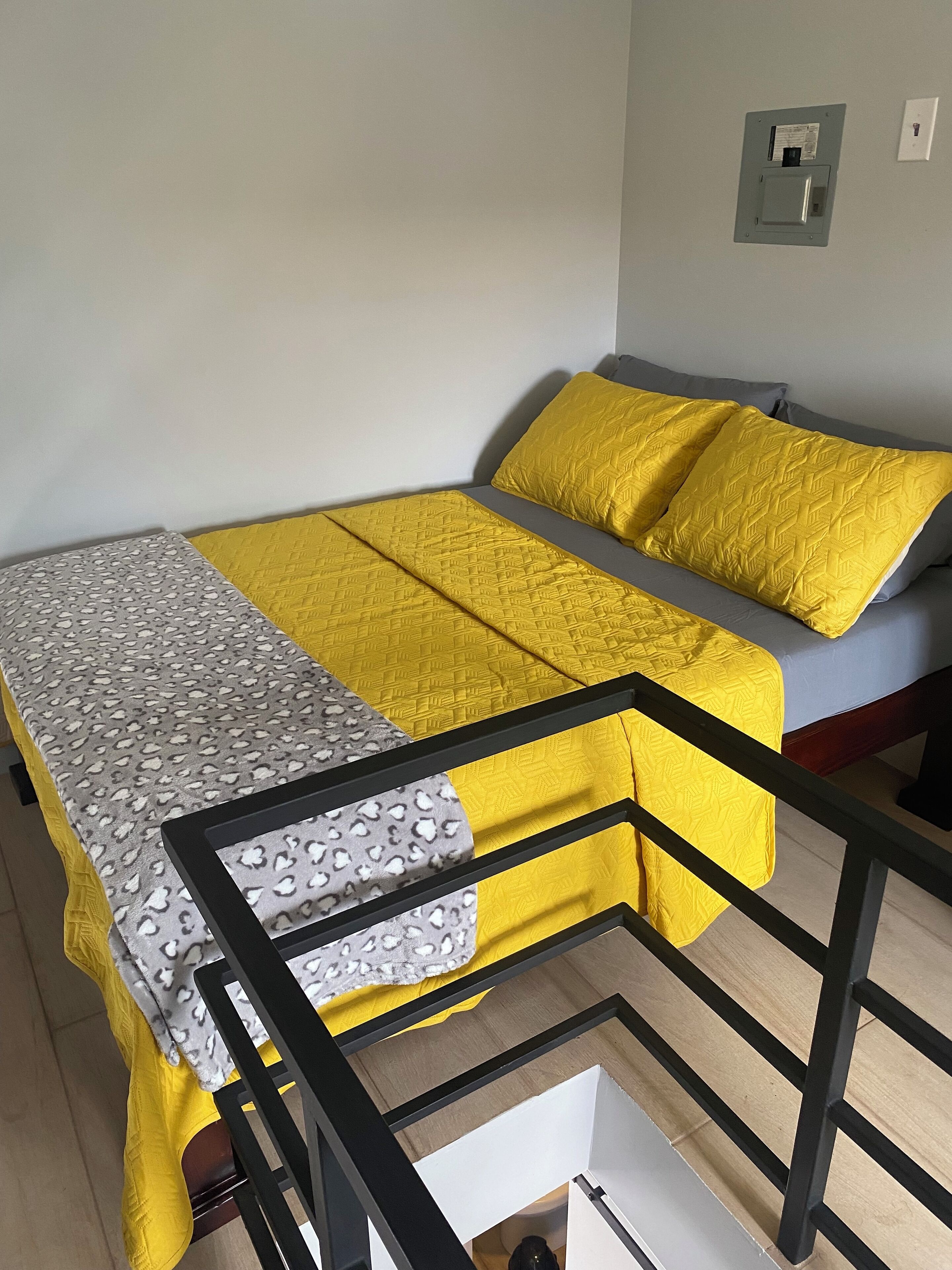 1 habitación, escritorio, tabla de planchar con plancha y wifi gratis 