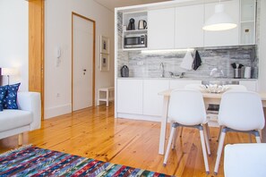 Lägenhet | 2 sovrum, skrivbord och internet