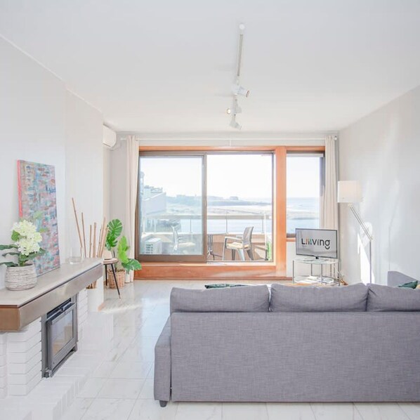 1 bedroom, Internet - Liiiving in Porto Sea River View Apartment (Porto)