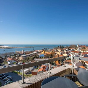 1 bedroom, Internet - Liiiving in Porto Sea River View Apartment (Porto)