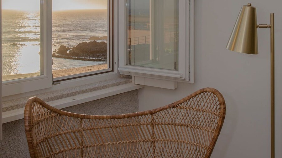 Liiiving in Porto Luxury Beachfront Apartment III