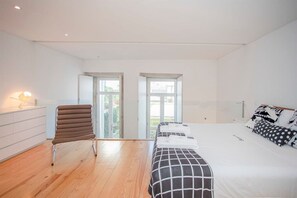 LÀgenhet | Skrivbord, strykjÀrn/strykbrÀda och internet