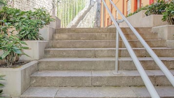 Apartment | 3 bedrooms, desk, iron/ironing board, Internet