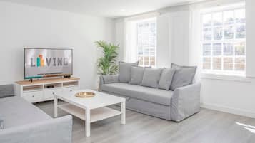 Apartment | 3 bedrooms, desk, iron/ironing board, Internet