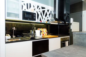 Apartment | 2 bedrooms, iron/ironing board, Internet - Liiiving in Porto Invictus Bolh o Market (Porto)