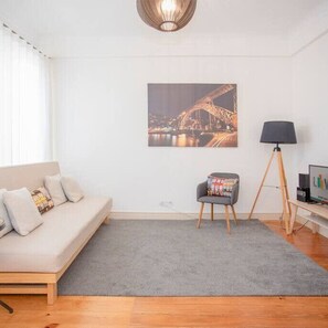Apartment | 3 bedrooms, Internet - Liiiving in Porto Light Spacious Apartment (Porto)