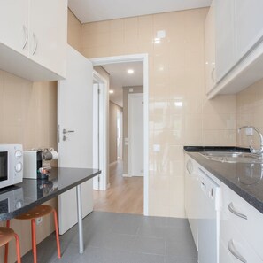 2 bedrooms, Internet - Liiiving in Porto Terrace Downtown Apartment (Porto)