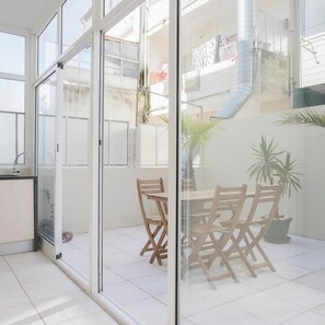 2 bedrooms, Internet - Liiiving in Porto Terrace Downtown Apartment (Porto)