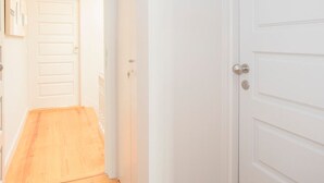 A hallway with wooden flooring and white walls. - Liiiving in Porto Historic Cl Rigos Studio - 4F (Porto)
