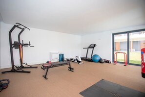 Apartament | Planxa i posts de planxar i Internet