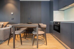 Hus | Strykejern/-brett og internett