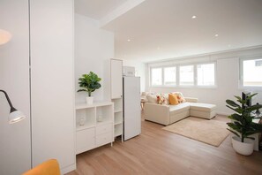 1 bedroom, desk, Internet - Liiiving in Matosinhos - Seaside Cosy Apartment (Matosinhos)